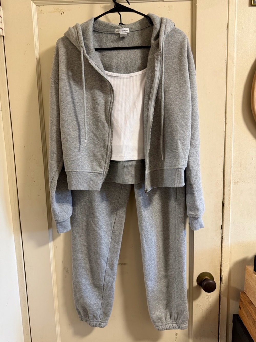 Comfy Gray Women's Zip Hoodie & Jogger Set